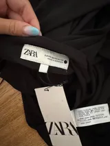 Zara czarna sukienka asymetryczna – Detal