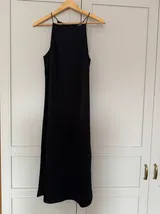 H&M satynowa czarna sukienka – Przód
