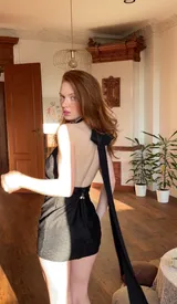SHEILA - DAMSKA SUKIENKA CZARNA MINI AZUROWA 'CARMEN' – Detal