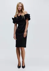 H&M sukienka czarna z odkrytymi ramionami – Detal