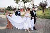 Sukienka na wesele – Na sobie