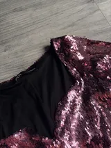 Cekinowa sukienka mini – Detal