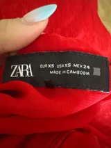 Zara czerwona sukienka z otwartymi plecami i halter dekoltem – Detal