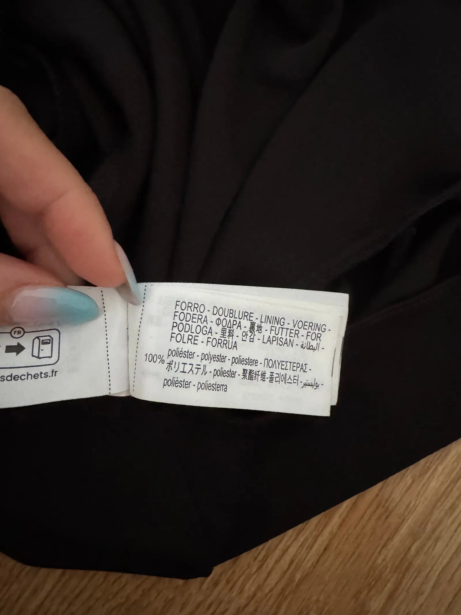 Zara czarna sukienka asymetryczna – Detal