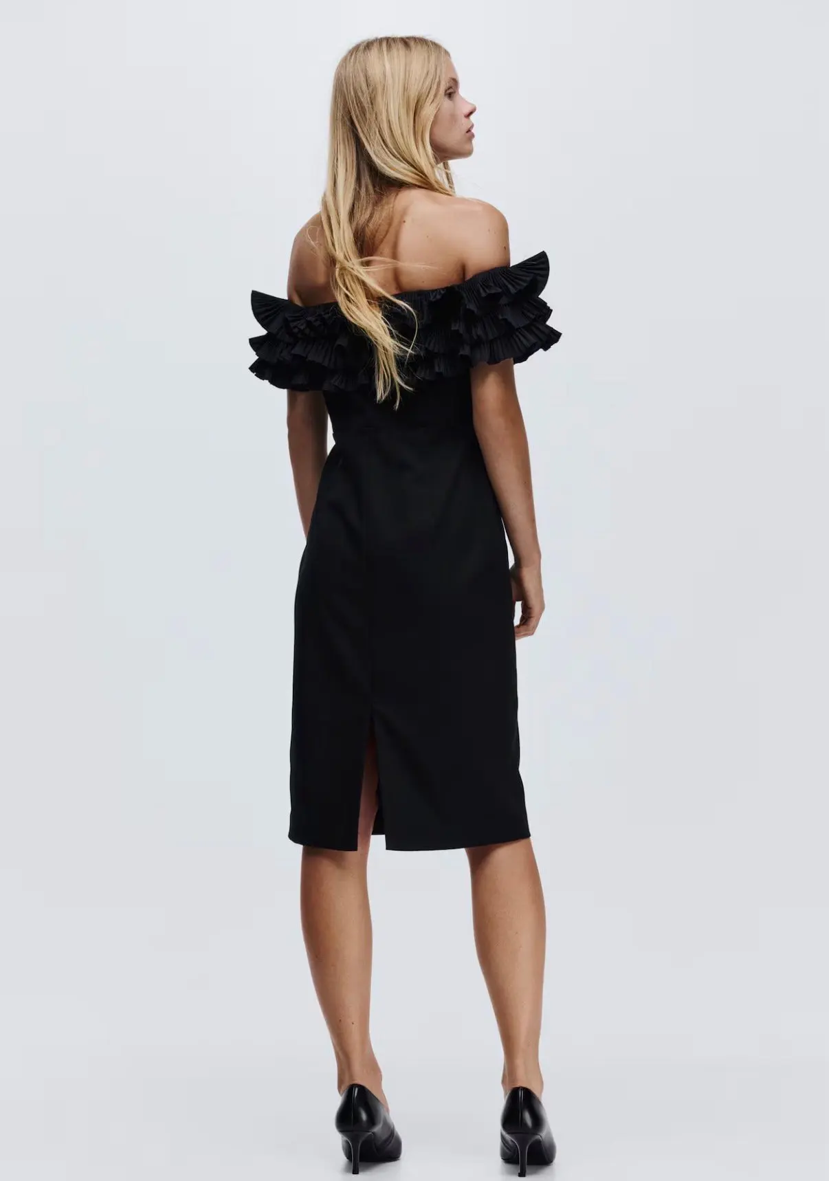 H&M sukienka czarna z odkrytymi ramionami – Tył