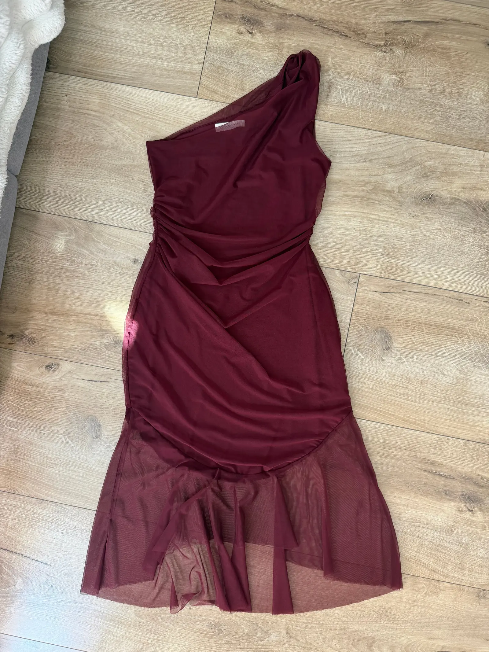 VeraMorelle Sukienka bordowa – Detal
