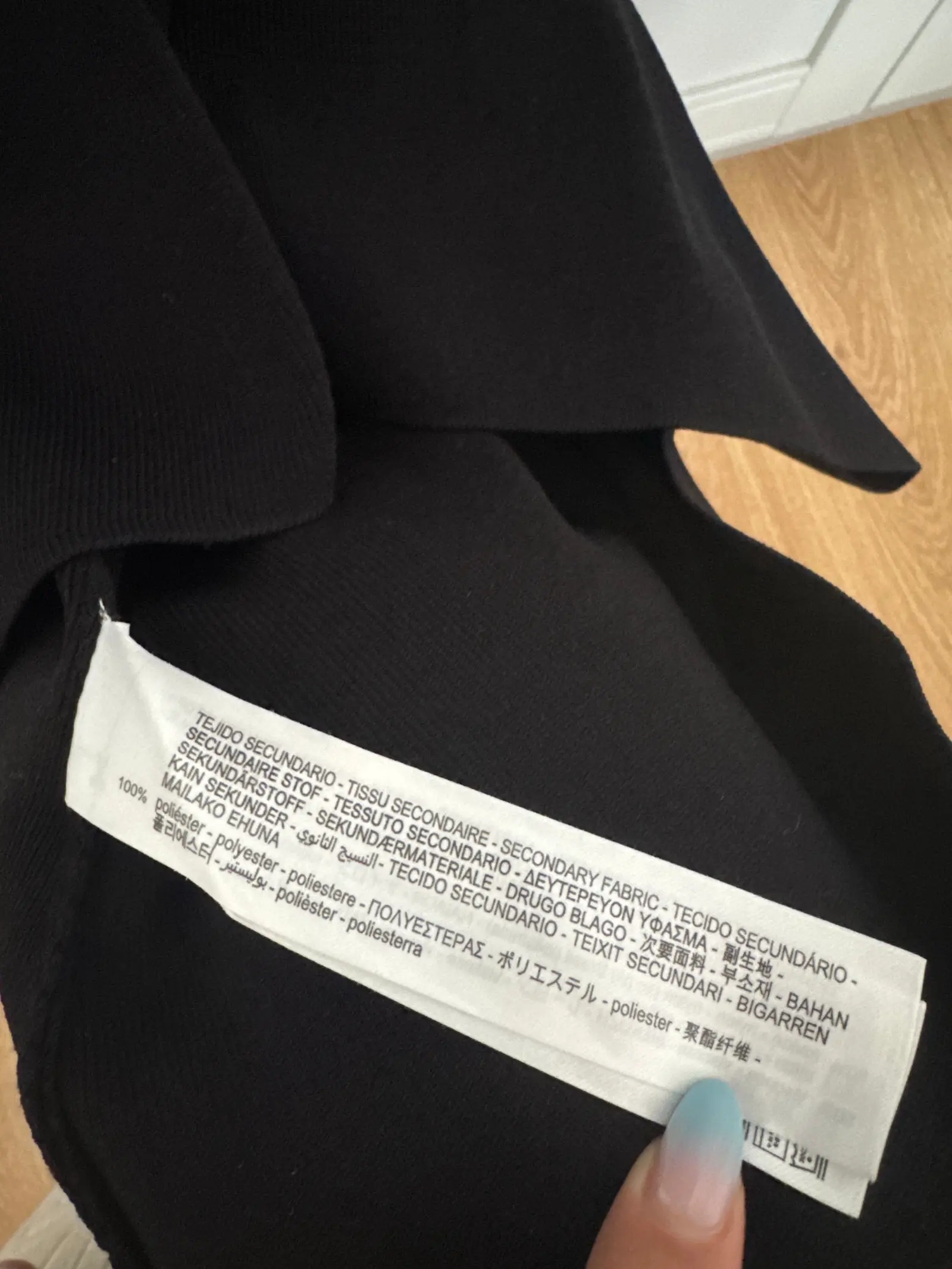 Zara sukienka koktajlowa z balonowymi rękawami – Detal