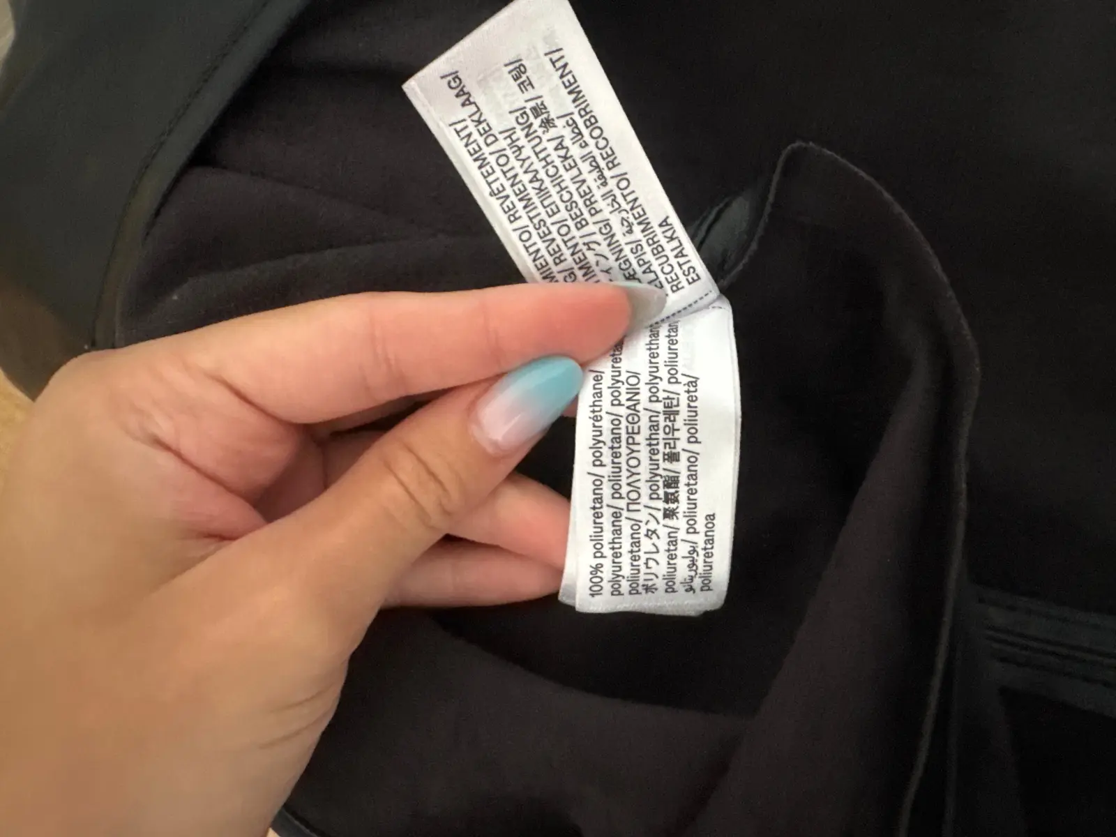 Bershka czarna ala skórzana sukienka – Detal
