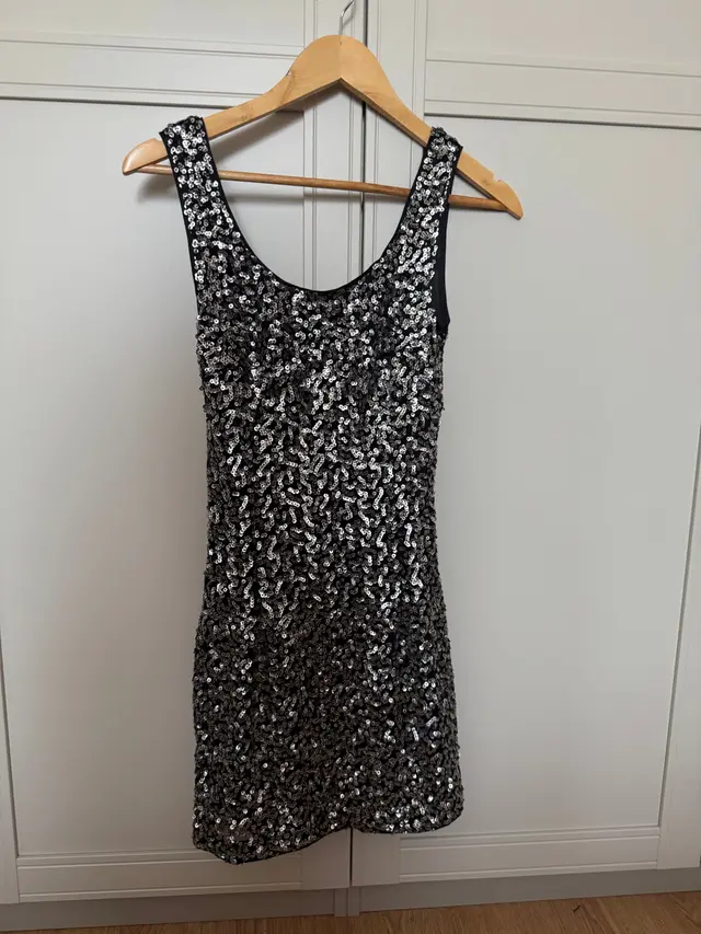 Cekinowa mini sukienka