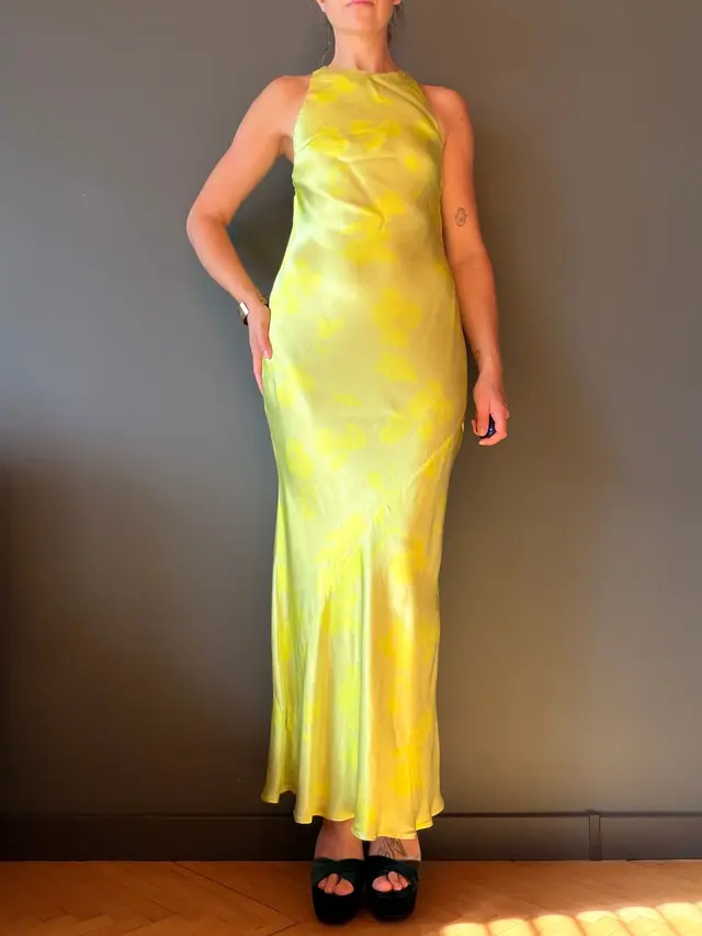 Asos maxi limonkowa sukienka dekolt na plecach